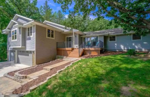 Lake Elmo House | House in the Woods - relax or entertain in remodeled open floor plan