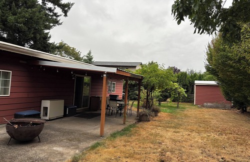 Fairview House | House near McMenamins Edgefield, Outlets, Blue Lake Park, Gorge, Hiking, Mt Hood