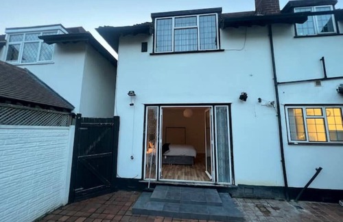 Middle Park and Sutcliffe House | House near o2 Greenwich Canary Wharf