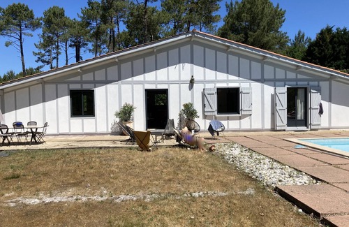 Lit-et-Mixe House | House of 150 m2, on a park of 2 ha, swimming pool, 8km from the beach of Contis