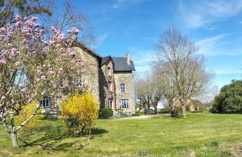 Val Marnaysien House | House of character in a green setting