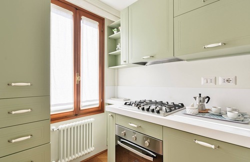 Dorsoduro Apartment | House of Guardians - Bright Apartment for 6 with Wonderful Terrace