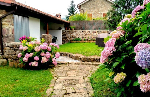 Barriopalacio Cottage | House of integral rent in the center of Cantabria. 8 people