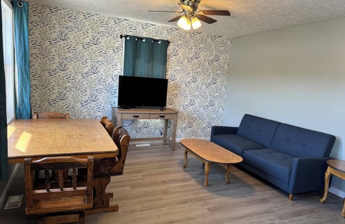 Cadiz Resort | House on Lake Barkley in the Marina