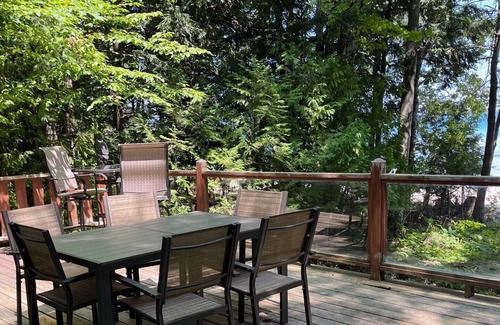 Traverse City House | House on sandy beach in Omena. Budget friendly. Pet ok. Sunrise views.
