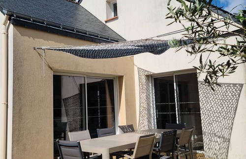 Ploemel House | House on the edge of the Ploëmel woods, 15 minutes from the beaches .