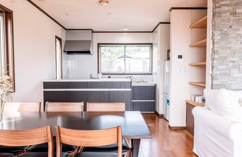 Yawatano House | House overlooking the Izu sea and Mt Omuro/Ito Shizuoka