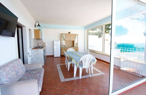 Torre Vado House | House quiet, sunny with wide views of the sea.
