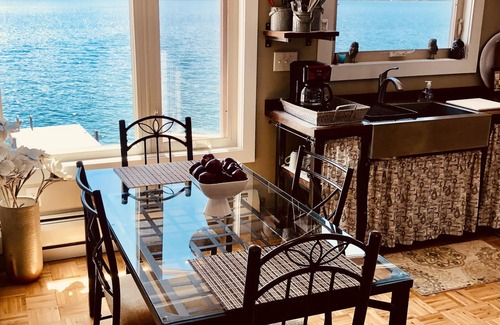 Hammondsport House | HOUSE RIGHT ON THE WATER- NO EXTRA CLEANING FEES