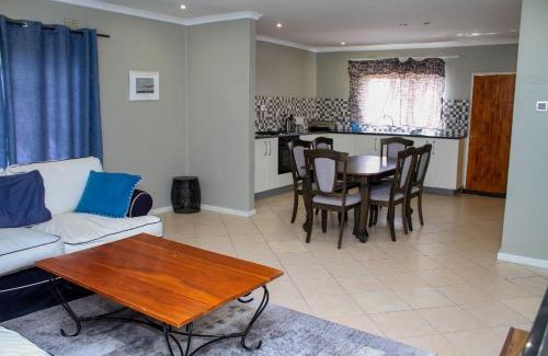 Maun House | House Samaika