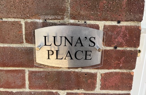 Poole House | House - Sleeps 14, onsite parking & pets allowed