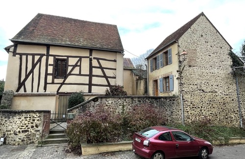 Toucy House | House sleeps 5 in the heart of Toucy
