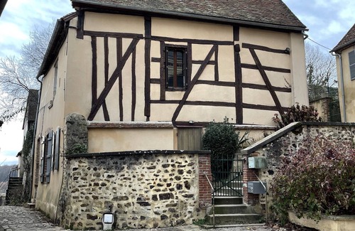 Toucy House | House sleeps 5 in the heart of Toucy