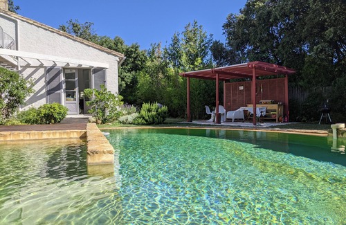 La Capelle-et-Masmolene Villa | House with garden and swimming pool. Near Uzès