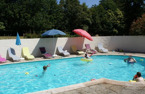 Ploerdut Cottage | House with 6 beds with a plot of about 1 hectare and a heated pool