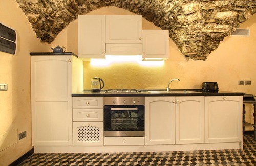 Lucinasco Apartment | House with A/C in Ligurian village