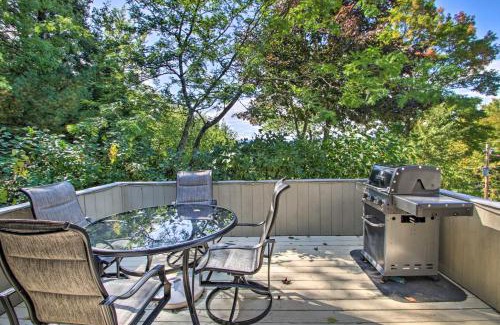 Jackson House | House with Balcony about 5 Mi to Cranmore Resort!