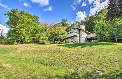 Jackson House | House with Balcony about 5 Mi to Cranmore Resort!