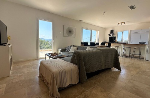 Caseneuve House | House with breathtaking views of the Luberon