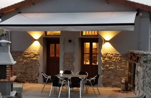 Llamero Cottage | House with enclosed porch (ideal for pets), barbecue, ping pong table. VV 2047 AS
