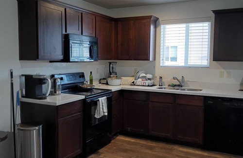 Vineyard House | House with family atmosphere. private room and bathroom. shared shower.