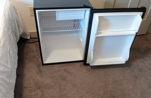 Vineyard House | House with family atmosphere. private room and bathroom. shared shower.