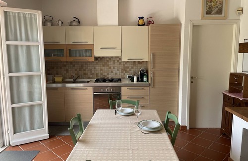 Marina di Carrara House | House with garden