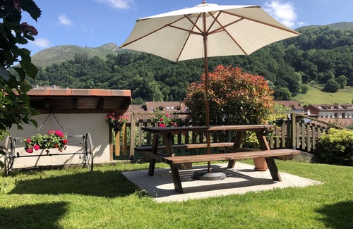 Cangas de Onis Cottage | House with garden and barbecue in the heart of Cangas de Onis, pets allowed.