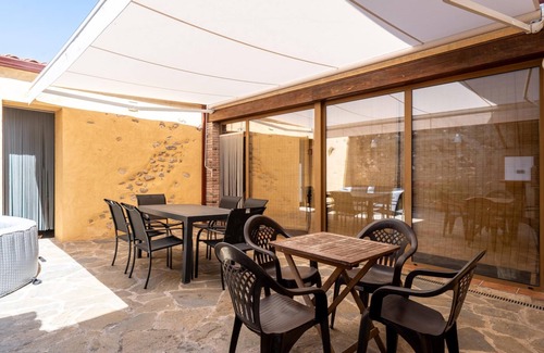 El Rourell Villa | House with jacuzzi, ping pong and bbq 15min beach