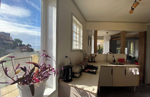 Valparaiso House | House with large terrace, patio and excellent ocean view, steps from downtown.