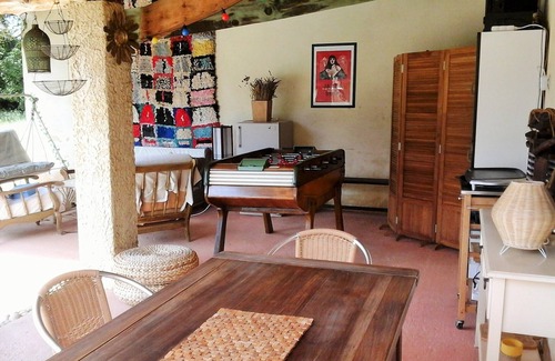 Serignan-du-Comtat Villa | House with pool on the edge of the forest, near Orange