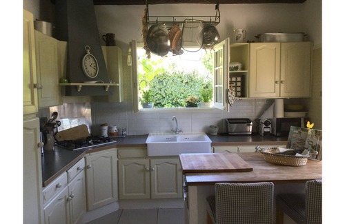 Condat-sur-Vezere House | House with pool, summer house, sleeps 8 extensive gardens