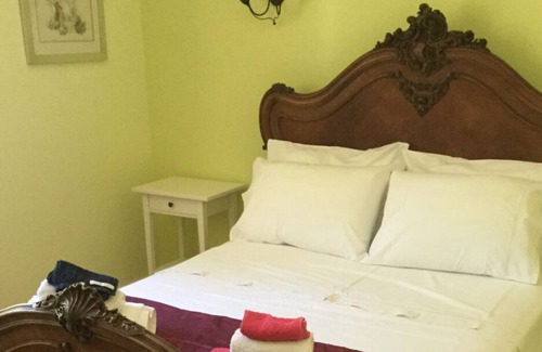 Condat-sur-Vezere House | House with pool, summer house, sleeps 8 extensive gardens