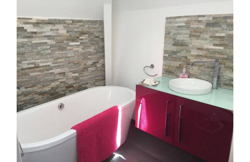 Condat-sur-Vezere House | House with pool, summer house, sleeps 8 extensive gardens