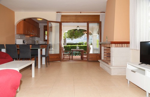 Miami Platja Ski Chalet | House with Pool close to the Beach · UHC BOSQUE II