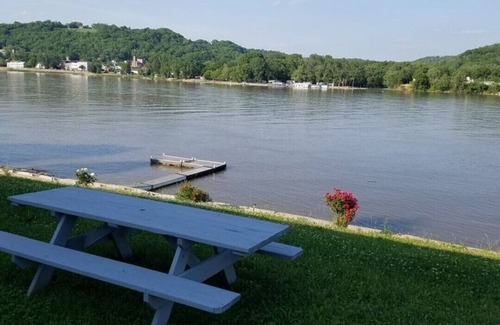 Dover House | House with private boat dock and beautiful scenic view on the Ohio River