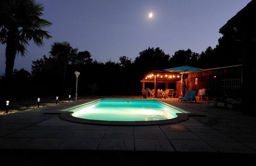Bostens House | House with private pool for family vacations near golf courses and lakes
