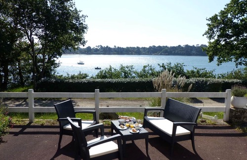 Baden Ski Chalet | House with sea view in Toulindac, Baden