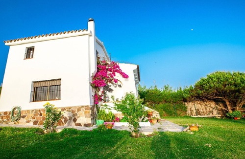 Bolonia Cottage | House with sea views 200 meters from the beach.