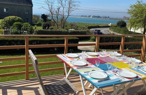 Reville House | House with seaview 30 meters from the beach
