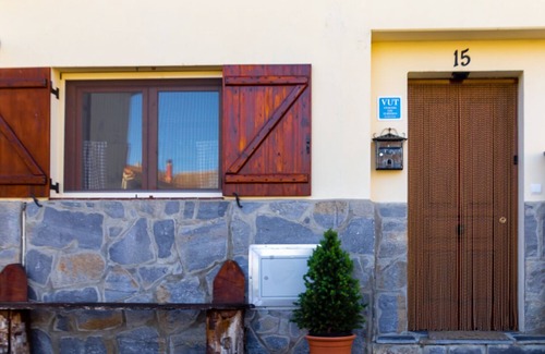Senegue House | House with terrace in the Pyrenees. Pet friendly