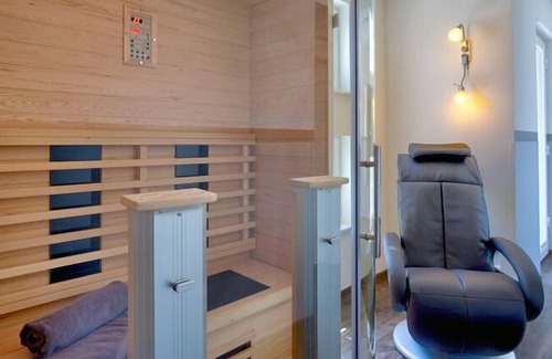 Peenemuende Boat Rental | Houseboat in Peenemünde marina pearl