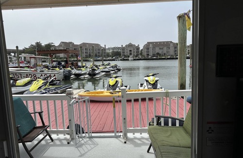 Dam Neck Boat Rental | Houseboat in Virginia Beach