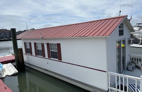 Dam Neck Boat Rental | Houseboat in Virginia Beach