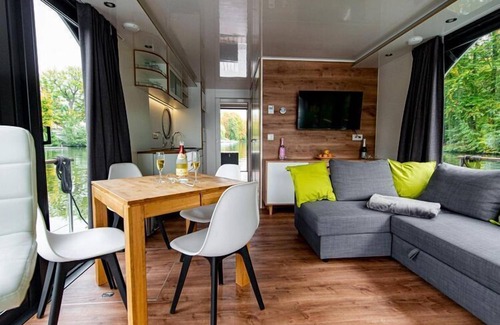 Koenigs Wusterhausen Boat Rental | Houseboat on the Dahme