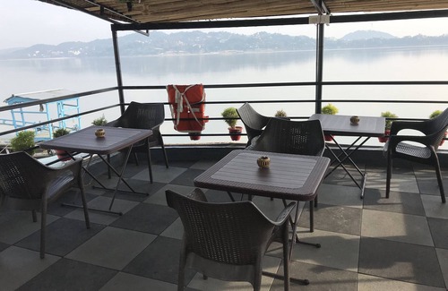 Sualkuchi Boat Rental | Houseboat Stay on the mighty Brahmaputra