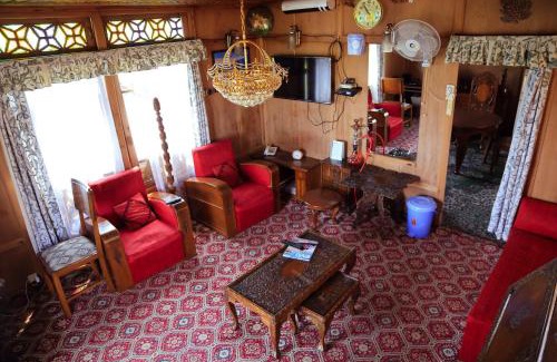 Dal Lake Hotel | Houseboat Zaindari Palace