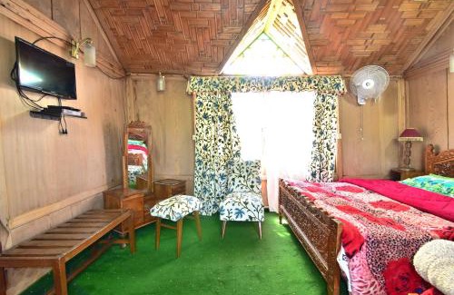 Dal Lake Hotel | Houseboat Zaindari Palace