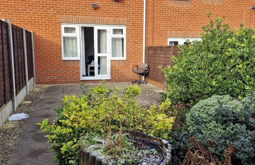 Darlaston House | HouseSleeps5-Garden-Parking-FamilyFriendly