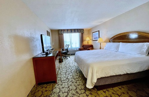 Chinatown Hotel | Houston Comfort with Outdoor Pool, Breakfast, and The Galleria Around the Corner